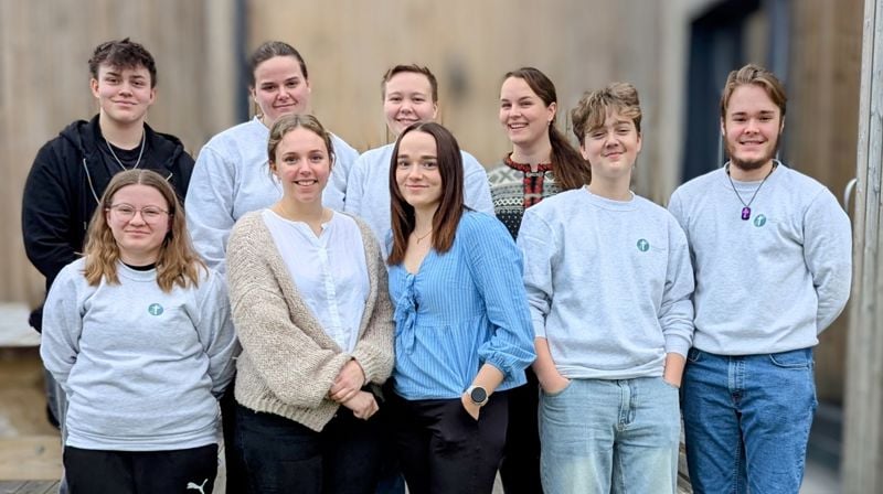 Nord-Hålogaland Ungdomsråd 2024. Bak fra venstre: William Tobias Dahlberg, Astrid-Mathilde Pedersen Grønås, Christoffer Fosshaug, Sandra Hurthi. Foran fra venstre: Vilde Signora Bølgen, Amalie Nordgård Thomassen (leder), Kristina Rimstad (nestleder), Vegar Kristoffersen Langås, Viktor Mathias Tandberg. Foto: Rodmire Larsen.