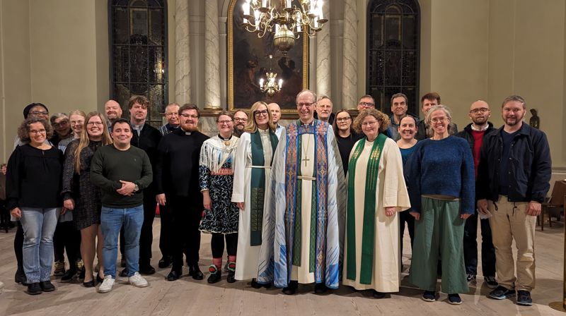 Biskop Olav Øygard, og Domprost i Oulu, Satu Saarinen, sammen med bispedømmeansatte på studietur til Oulu, Finland oktober 2023