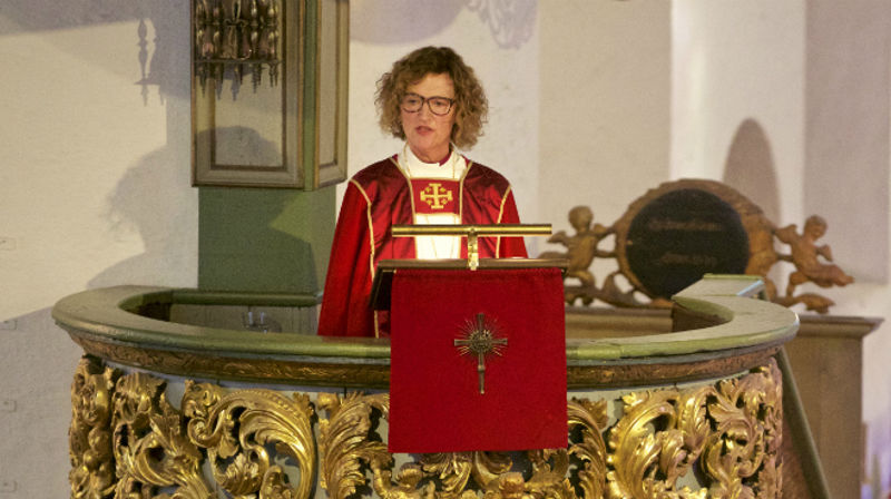 Søndag 15. april 2018: I anledning Kirkemøtets tilstedeværelse i Trondheim, får den senest tilsatte biskopen lov til å preke under høymessen i Nidaros domkirke. Og denne gang var det Kari Veiteberg, biskop i Oslo bispedømme. (Arkivfoto: Petter Mohn, Oslo domkirke)