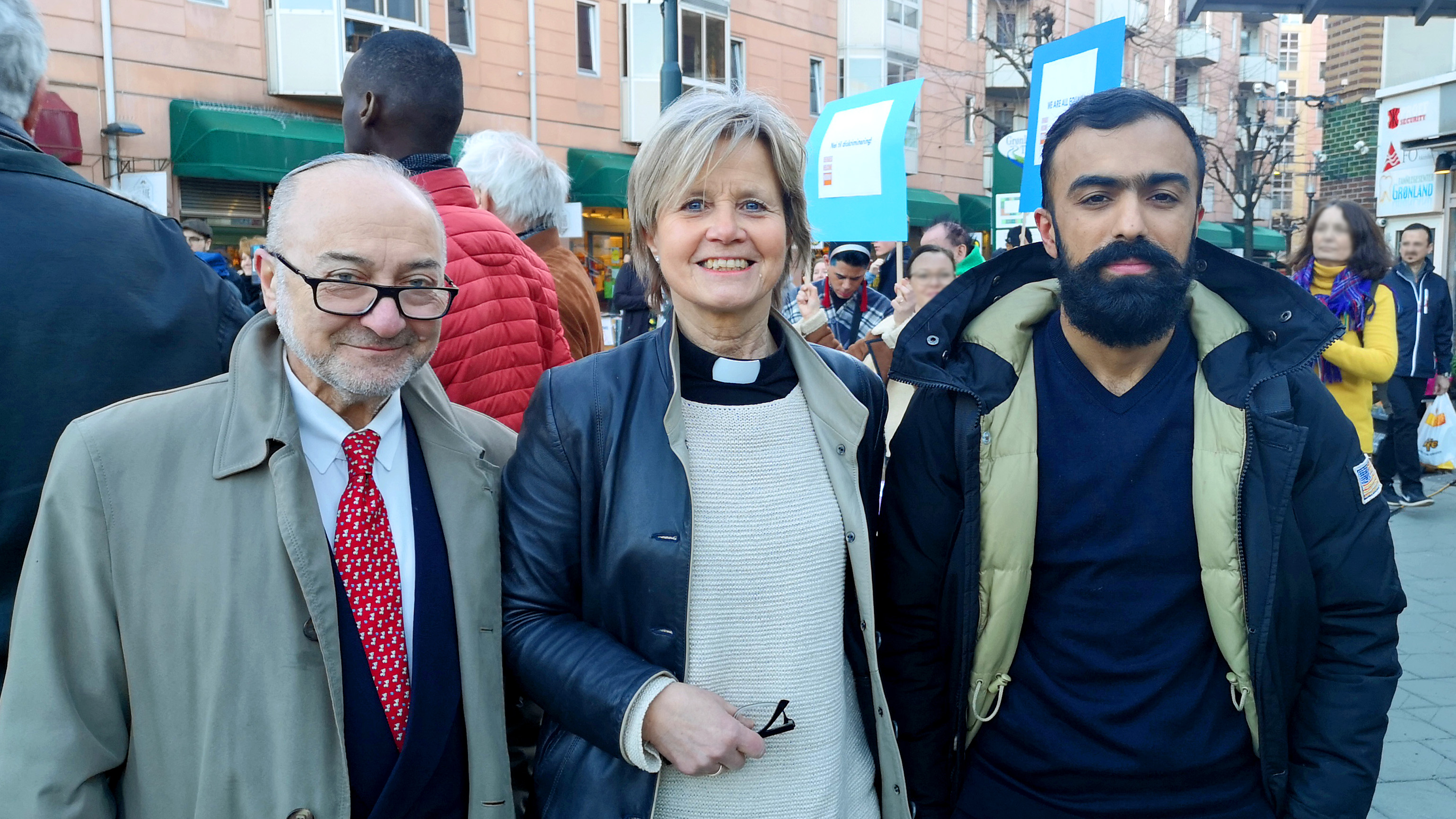 Erwin Kohn (Det Mosaiske Trossamfunn), Anne-May Grasaas (Den norske kirke), Awais Musharraf (Muslimsk dialognettverk) holdt alle apeller på Grønland Torg. Foto: Arshad Jamil.