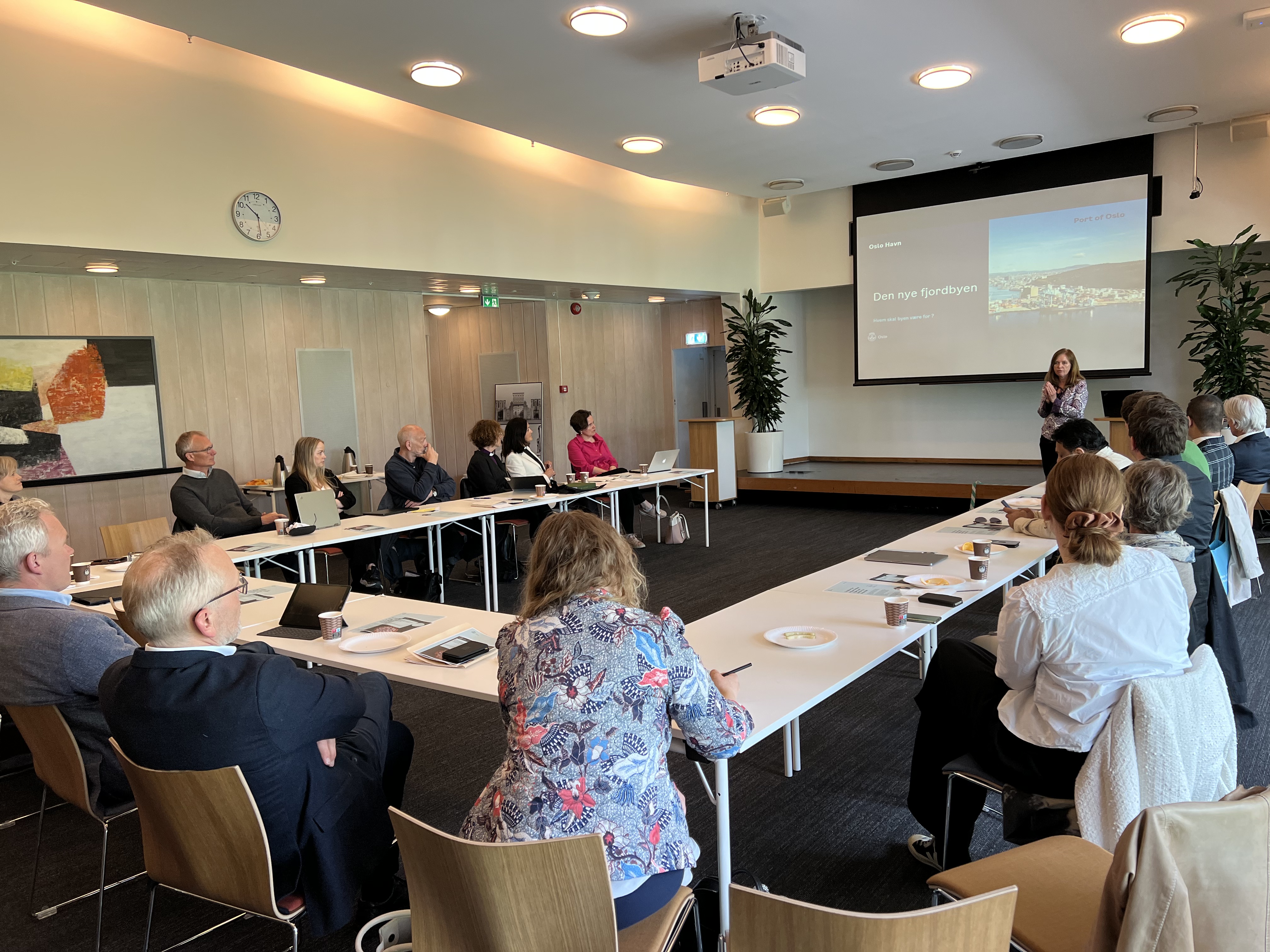 Om fjordby for fattig og rik