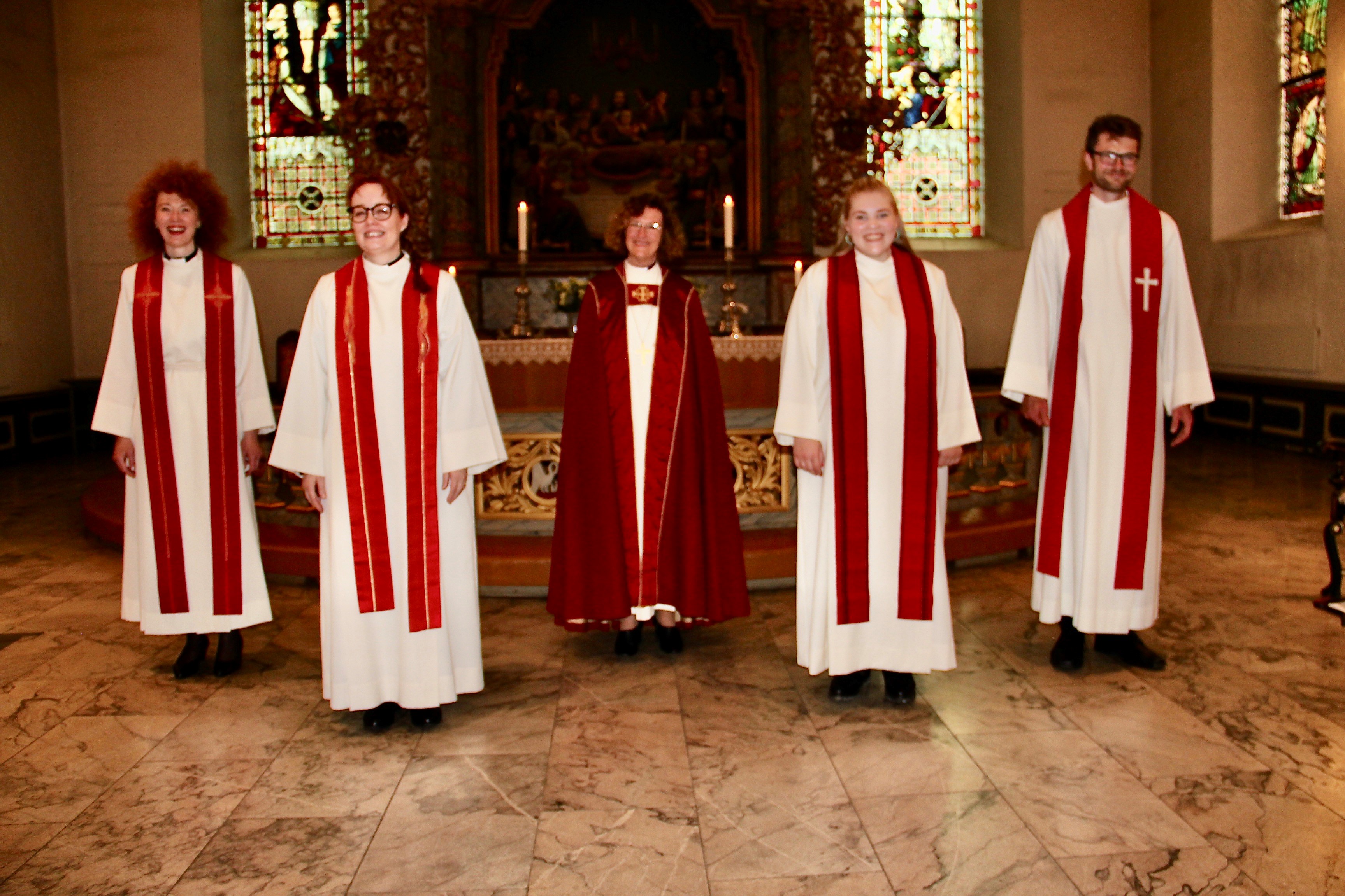 Ordinert: Fra venstre: Jofrid Landa, Maryam Trine Skogen, Kari Veiteberg, Christine Josephine Andreassen og Magnus Strand. Begge foto: Mette Kristin Brenna