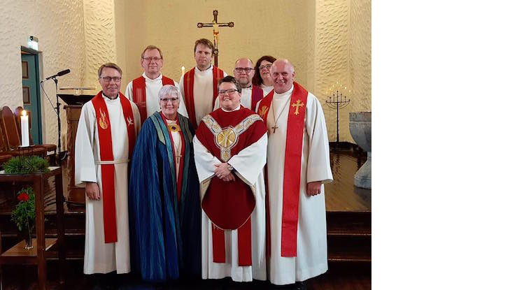 Foran: biskop Ann-Helen Fjeldstad Jusnes og Kristine Sandmæl. Bak: Harold Holtermann, Trond Gran, Eimund Kibsgaard Nordberg, Nils J. Riedl, Kjersti Bildøe Ryan og Jan Otto Fredwall.