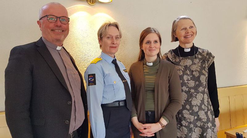 Et solid samarbeidsteam avbildet under kirkekaffen. Daglig leder i stiftelsen Kirkens bymisjon Egil Arnsby, leder i Bodø fengsel Marte Helness, fengseldiakon Christina Ellefsen og domprost Elin Vangen