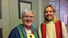Biskop Ann-Helen Fjeldstad Jusnes og nyinnsatt prost Karianne Egeberg Gullfjell