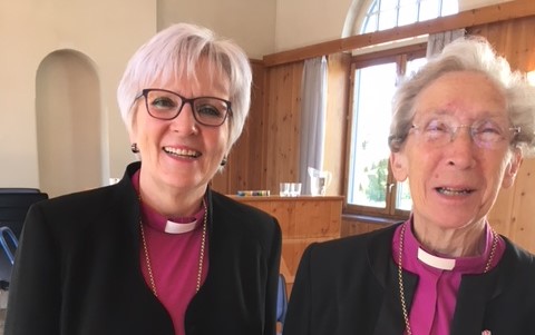 Biskop Ann-Helen F. Jusnes mener biskop emerita Rosemarie Köhn er et forbilde i formidlingen av en kirke for alle.