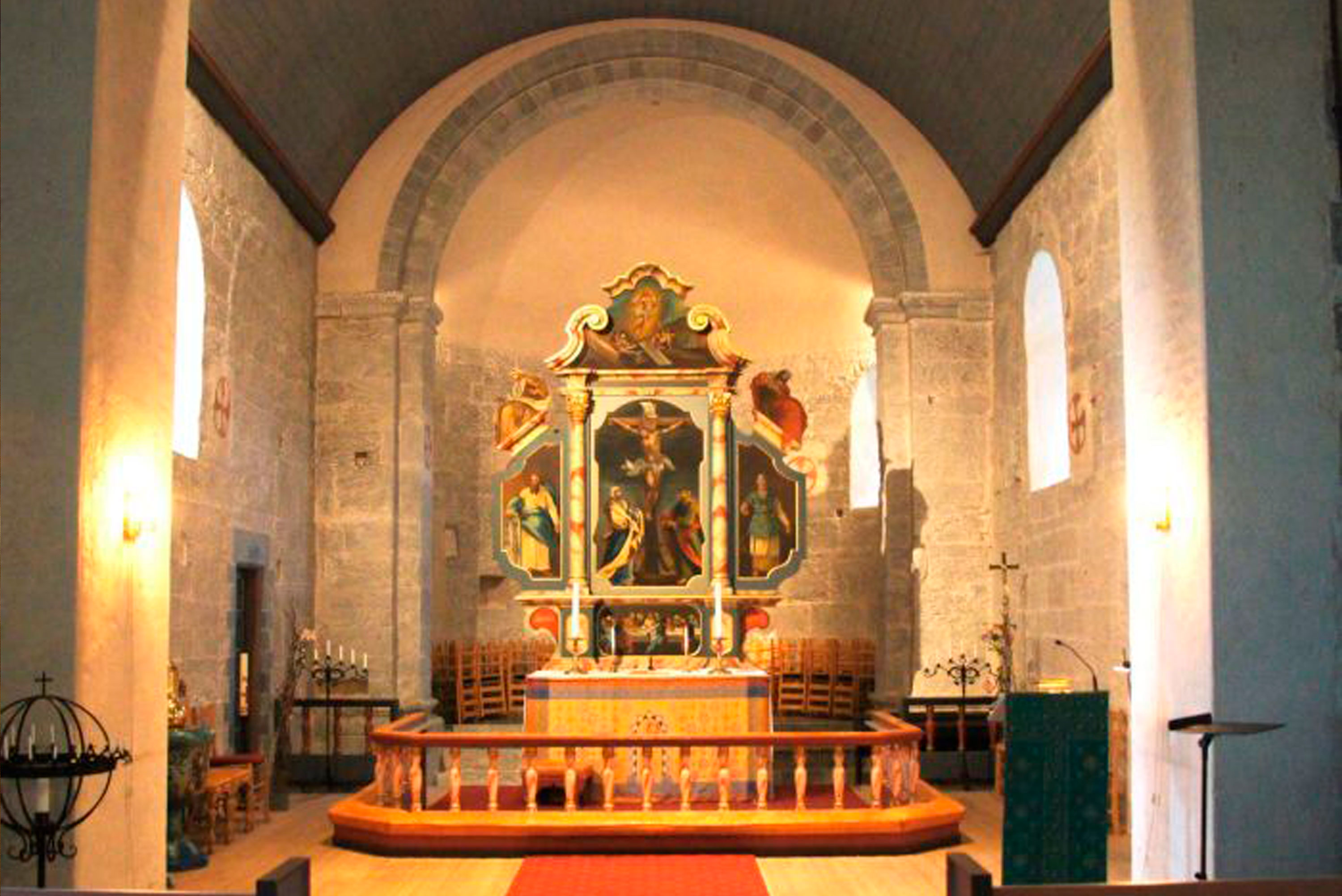 Alteret i Herøy kirke. Foto: Kirkesøk