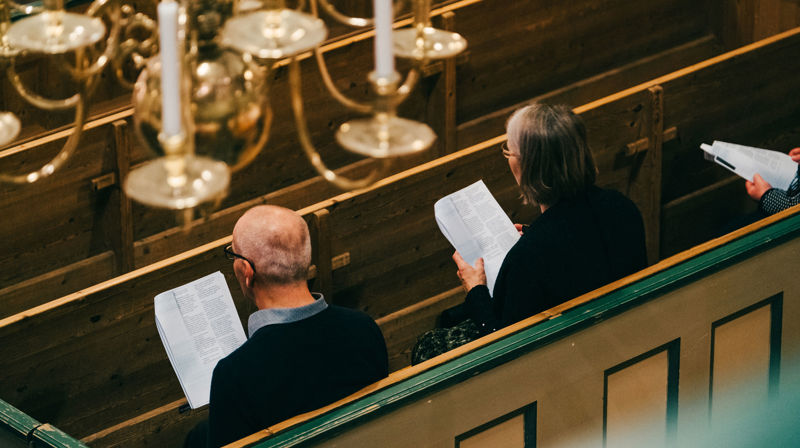 Publikum under en samisk salmesang-konsert i Bodin kirke. Foto: Kontrafei Media