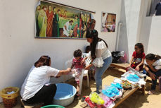 I Kairos «søppelby» gjør fotvask at barna blir sett og elsket – og at de får en viktig helsesjekk. Foto: Heidi Aanensen  