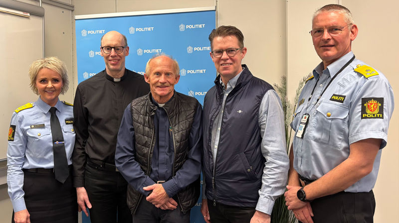 Fra venstre: politimester Heidi Kløkstad, domprost Torkel Irgens, prostiprest Odd Eidner, sokneprest Jan Ivar Vorren og visepolitimester Arne Hammer.