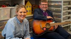 Sangstund hos barneavdelingen ved sykehusprest Elin Marie Irgens og biskop Svein Valle. Foto: Sør-Hålogaland bispedømme