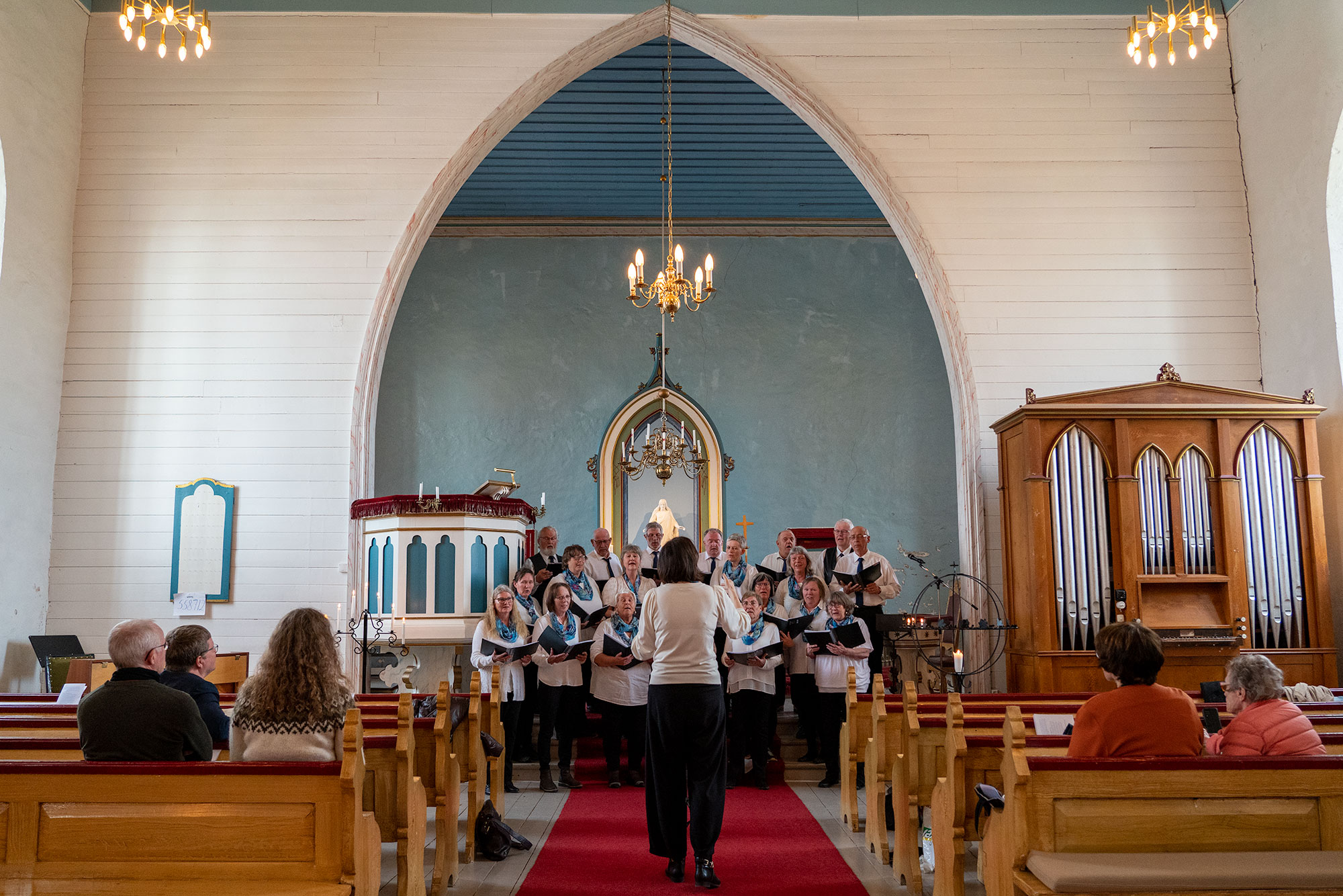 Tjøttakoret i Tjøtta kirke. Foto: Sør-Hålogaland bispedømme