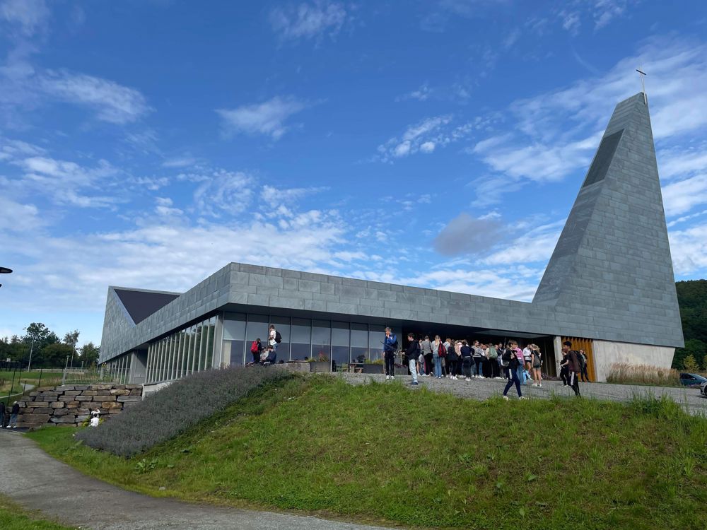 Tau kirke var en av flere arenaer for den store konfirmantleiren «Camp Ryfylke».