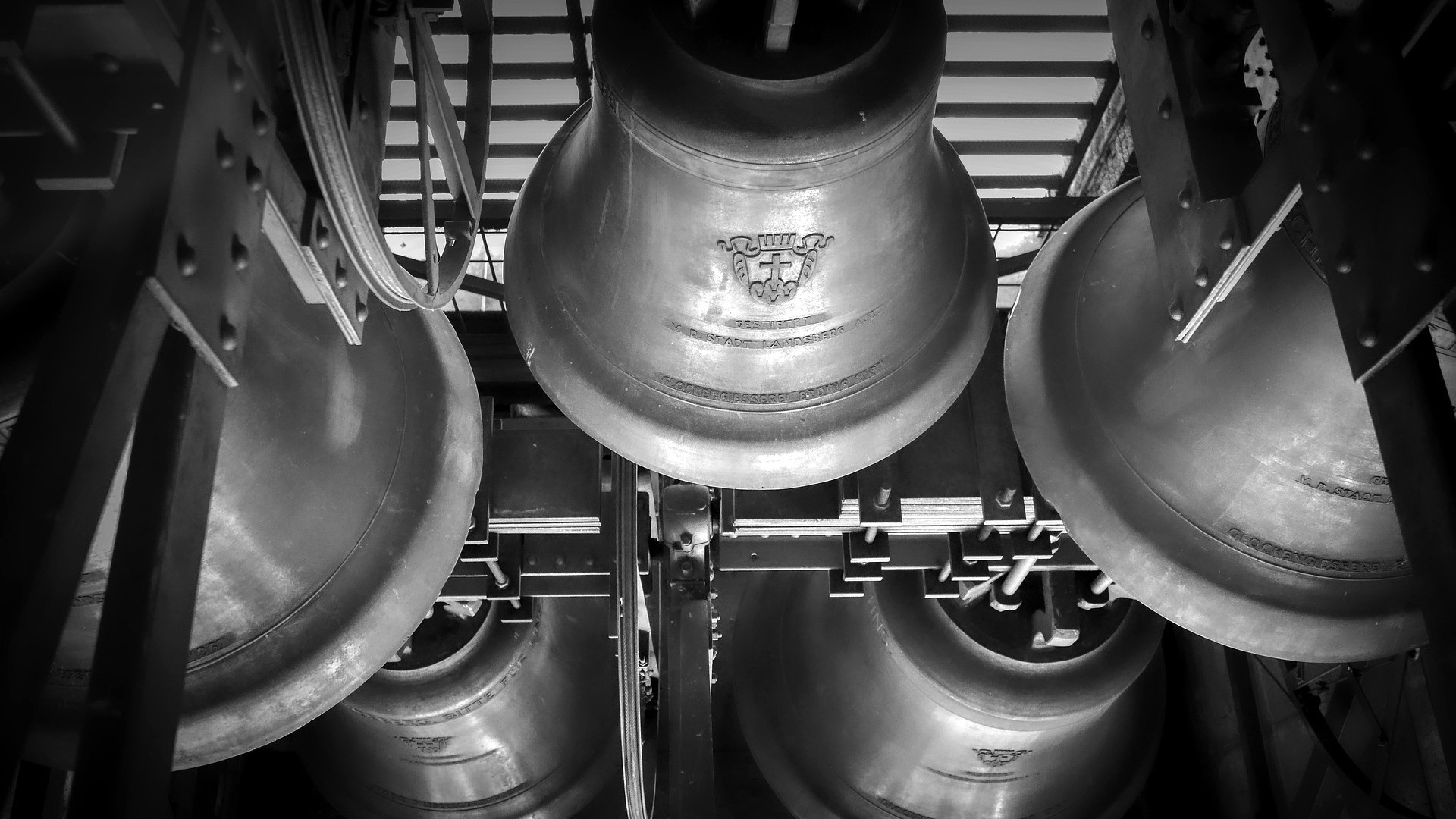 – Vi samles i bønn til Gud om å være med alle de lidende, om rettferdighet, om hjelp, om forsoning og håp for morgendagen, sier fungerende biskop Rune Steensnæs Engedal. Foto: Pixabay