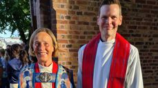 I 2022 ble Kristoffer Hodne Haugen vigslet til prest av biskop Anne Lise Ådnøy. Da var han allerede kateket. Foto: Eivind Kråvik