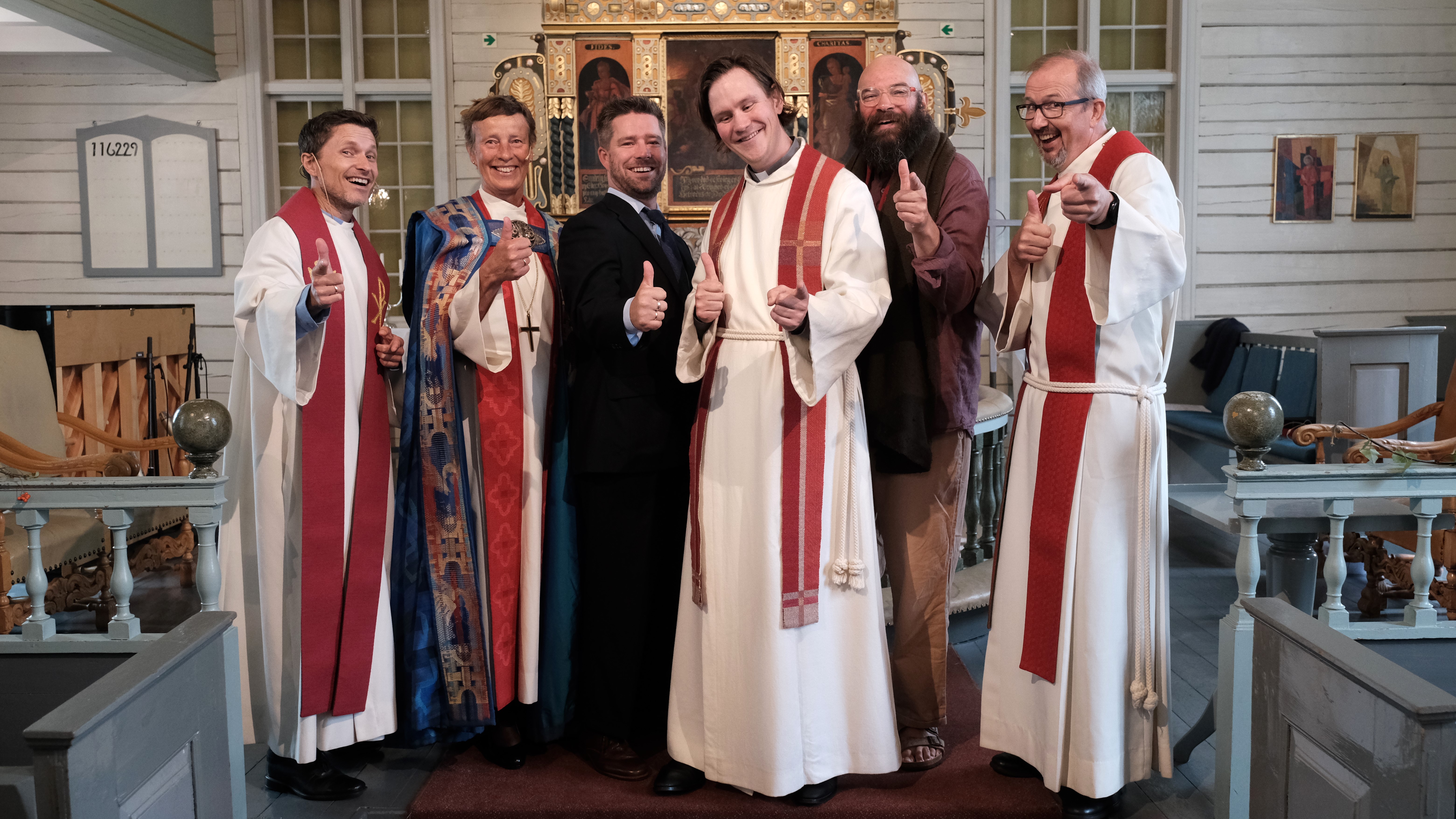 Martin Braut Tjelle var en av seks prester som ble vigslet i fjor, det var dobbelt så mange som i 2023. F.v.: Just Salvesen, Anne Lise Ådnøy, Per Sigve Særheim, Martin Braut Tjelle, Tom Andre Håland og Lars Sigurd Tjelle. Foto: Tore Myrstad