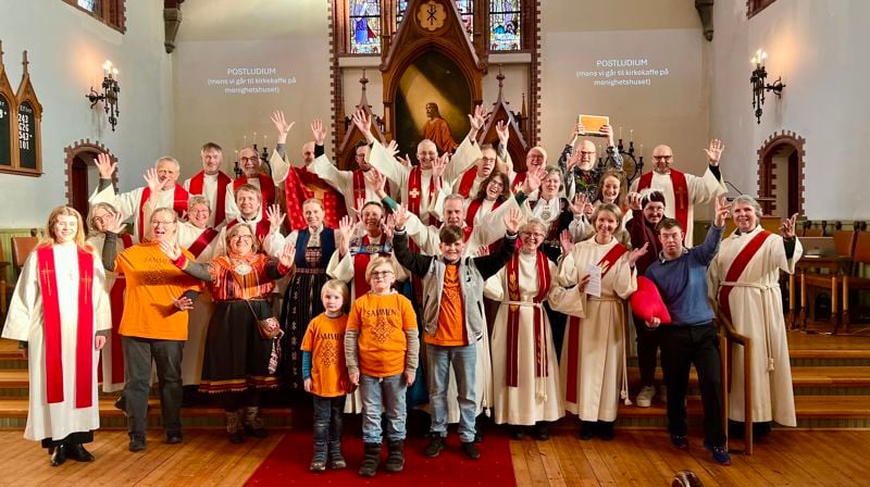 Forsidebildet i årsfortellingen er av medvirkende i jubileumsgudstjenesten i Haugaland prosti i februar 2025.