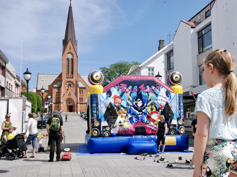 Aktivitetene på Trosopplæringens dag var stasjonert i gågata rett nedenfor Vår Frelsers kirke i Haugesund.