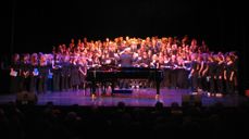 Elever fra Sandnes kulturskole og Vågen vgs. lager en forestilling med høyt nivå.