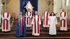 Fra venstre: Domprost Stefan Emmerhoff, biskop Anne Lise Ådnøy, lektor ved VID Karen Margrete Eikenes Mestad, Aksel Johan Lund, kapellan Sølvi Vinnes, Aksel Johans ektefelle Kristin Anda og prost i Jæren Lars Sigurd Tjelle. Foto: Sølve Tafjord