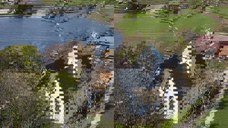 Hver dag kl. 13.00 er det Pilegrimsbønn i Utstein kloster.