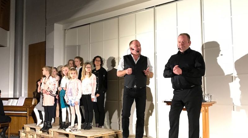 På programmet var blant anna "Bygdakveld", der brødrene Håkull filosoferte over sin oppleving av kyrkja.