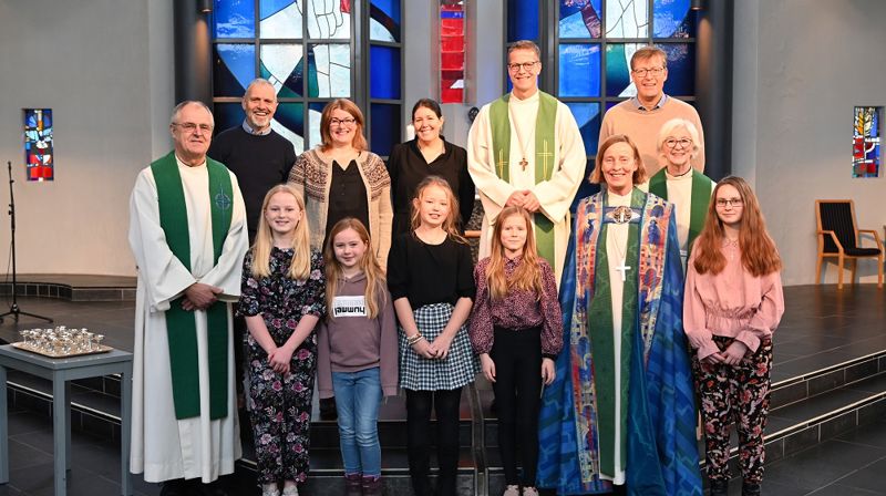 Medvirkende i visitasgudstjenesten i Hana kirke. Foto: Audun Veggeland