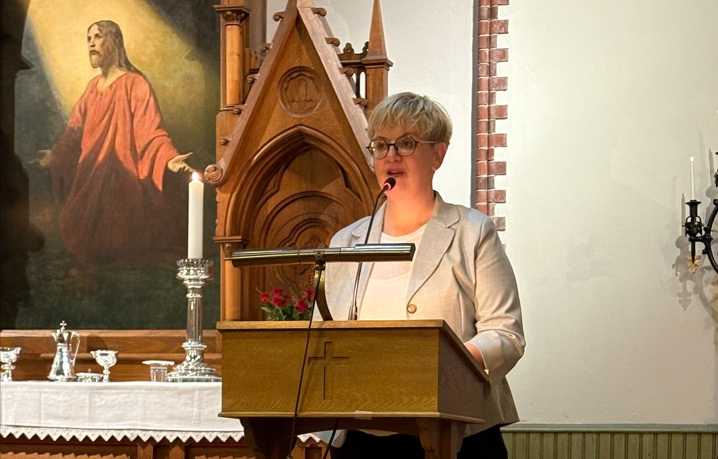 Ingvild Kyvik leser tekst