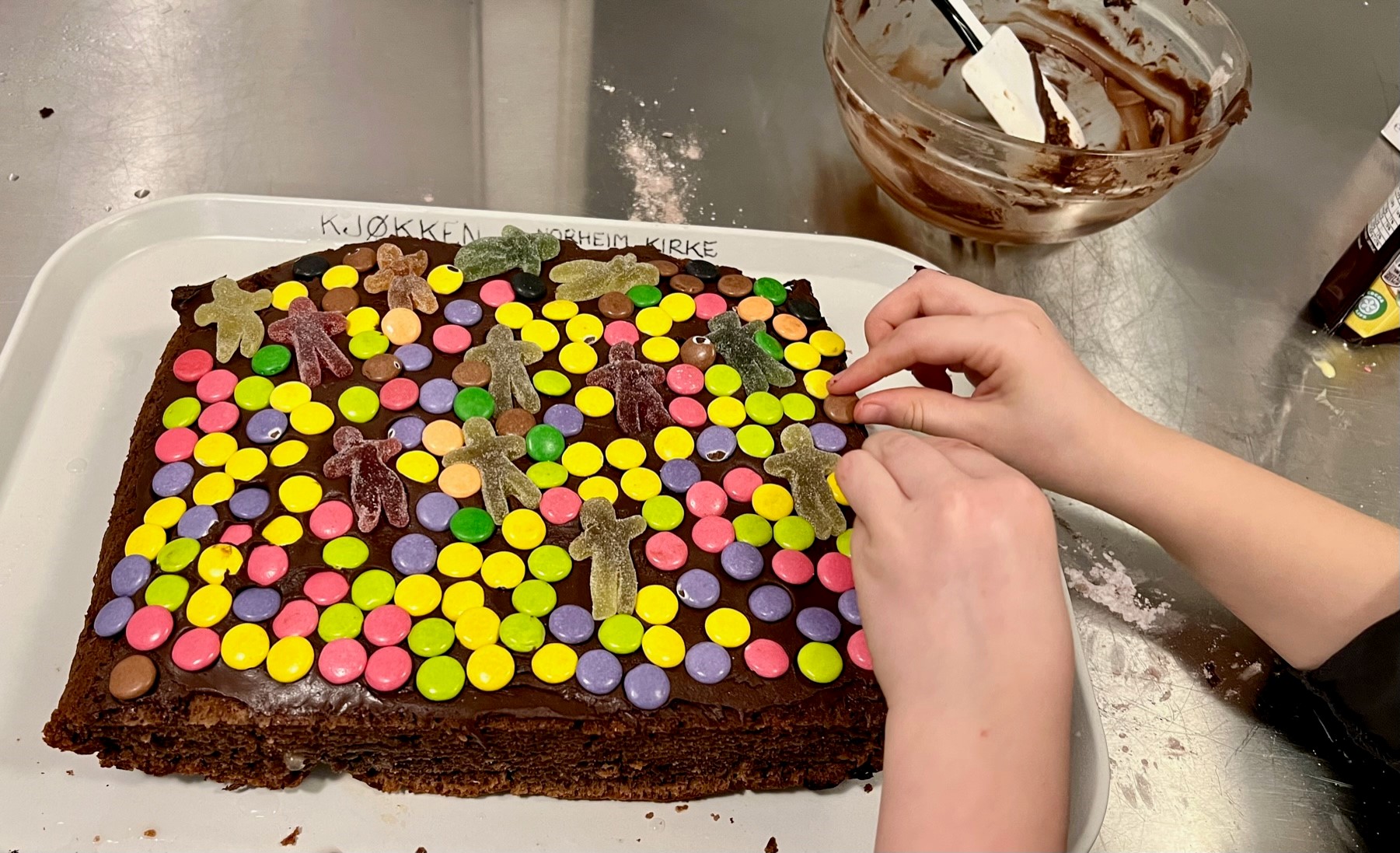 Bakegruppa lagde fine kaker til Tweens-gudstjeneste i april.