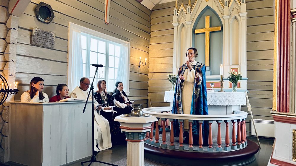 Biskopen sier nattverdliturgien.