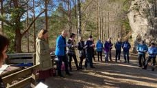 I bøn for bygdene, vandring på Ørevikvegen i Imsland. Foto: Rune Steensnæs Engedal