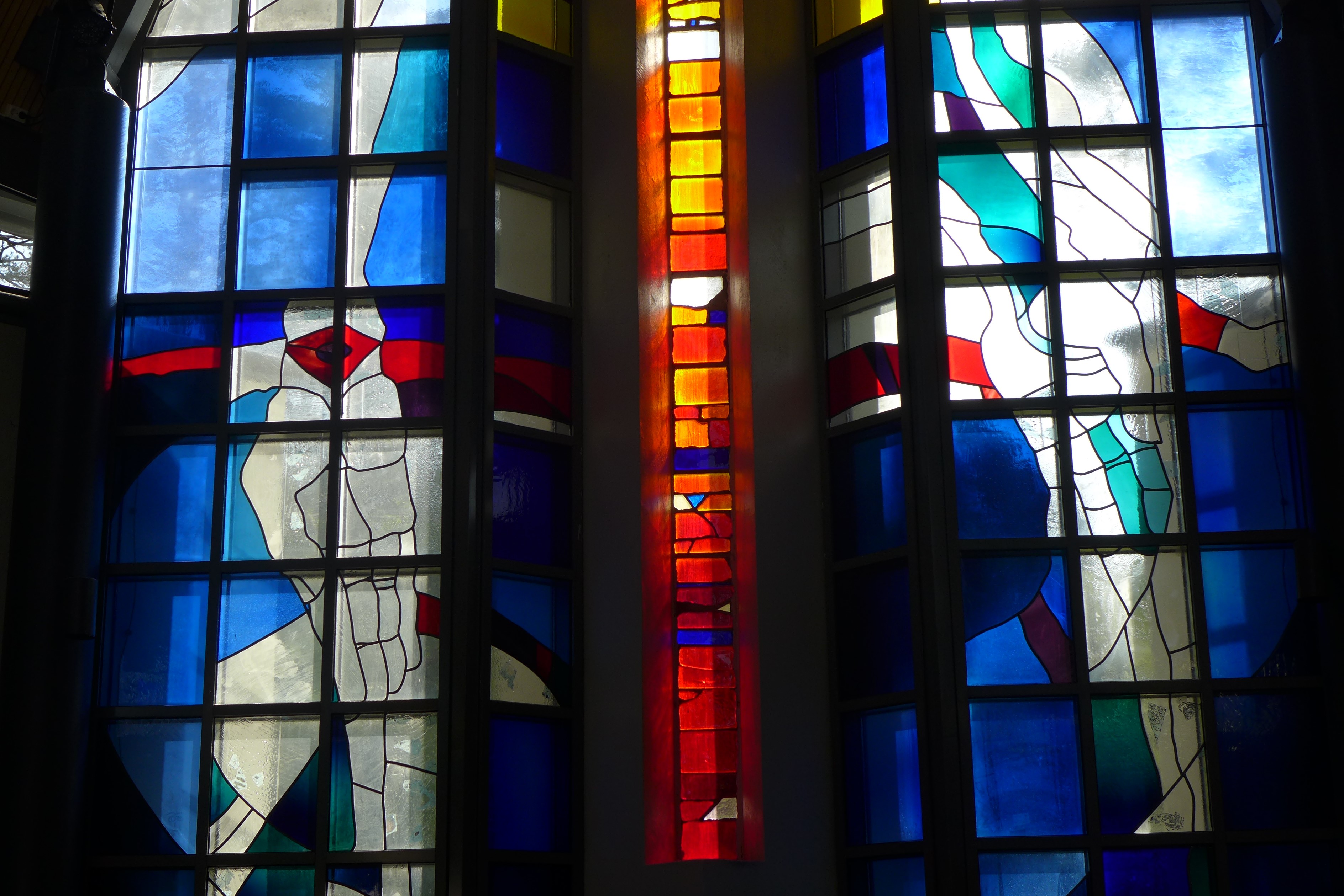 Hana kirke, Sandnes.	Utsmykning: Per Odd Aarrestad. Foto: Gunn Heidi Dybdahl.