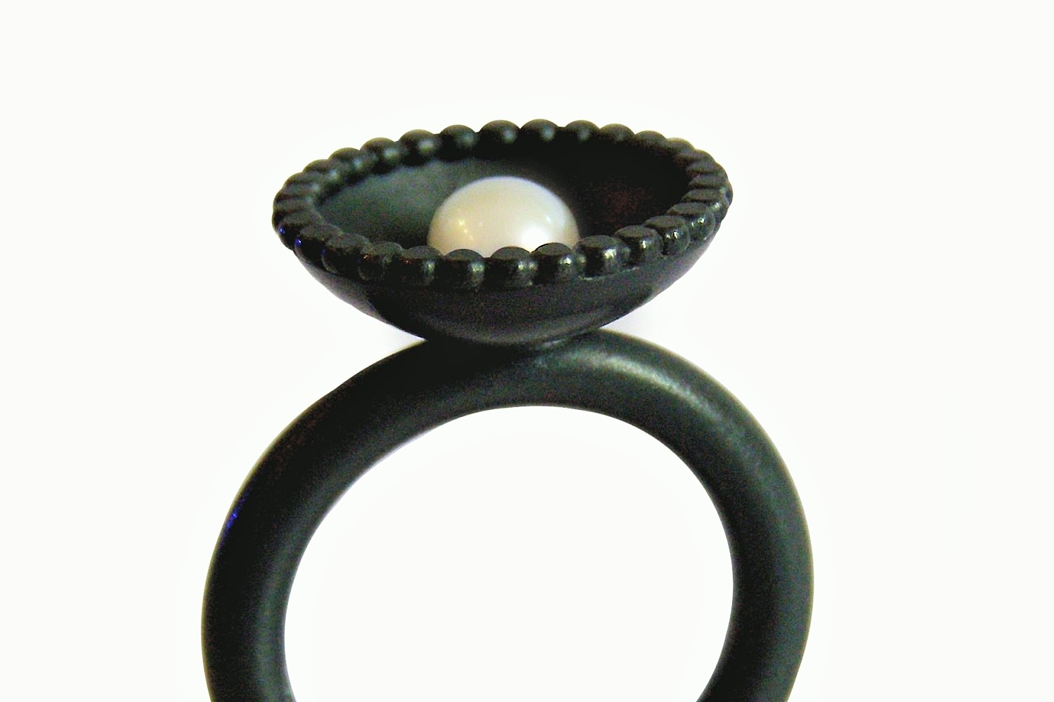 - Det viktigste med kirkehuset er møtet mellom Kristus og hans menighet, sa biskop Ivar i prekenen til Hana kirkes 20 års-jubileum. Foto: Perlering av Marianne Anderson