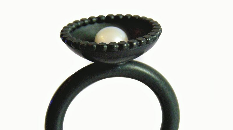 - Det viktigste med kirkehuset er møtet mellom Kristus og hans menighet, sa biskop Ivar i prekenen til Hana kirkes 20 års-jubileum. Foto: Perlering av Marianne Anderson