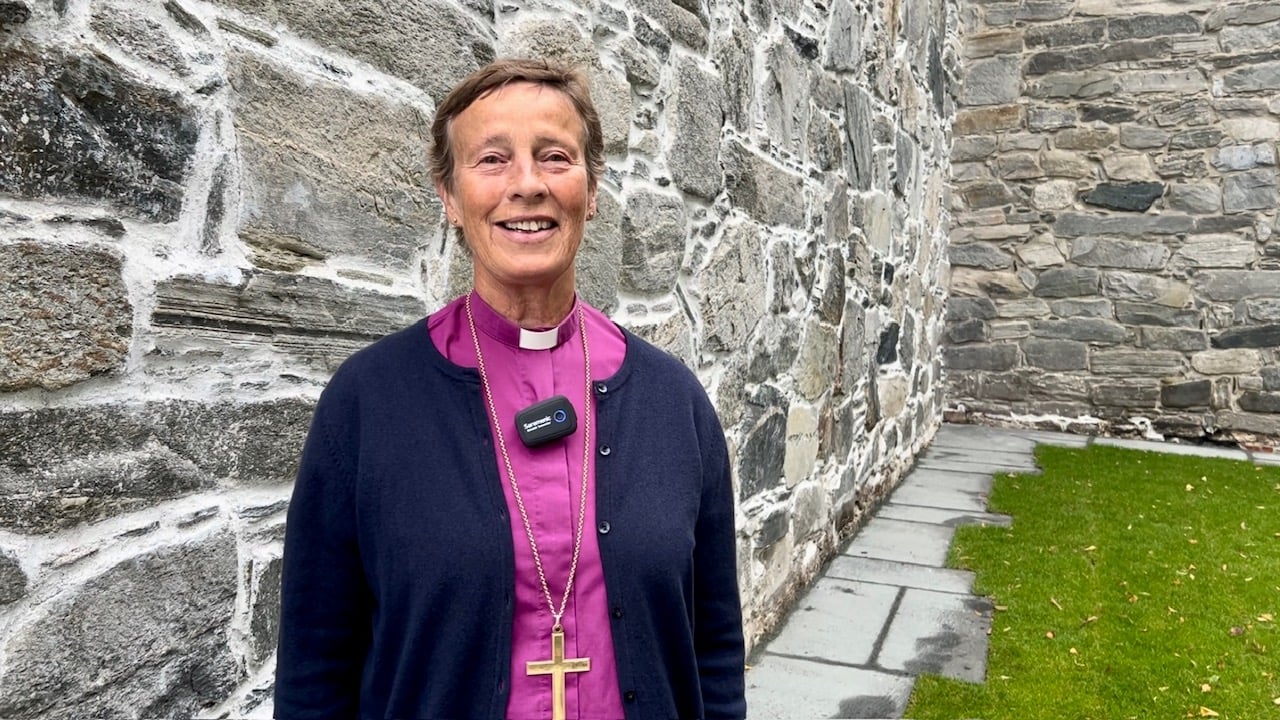 Anne Lise Ådnøy under filmopptak ved Stavanger domkirke. Filmen er til alle konfirmantene i bispedømmet.