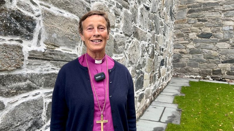 Anne Lise Ådnøy under filmopptak ved Stavanger domkirke. Filmen er til alle konfirmantene i bispedømmet.