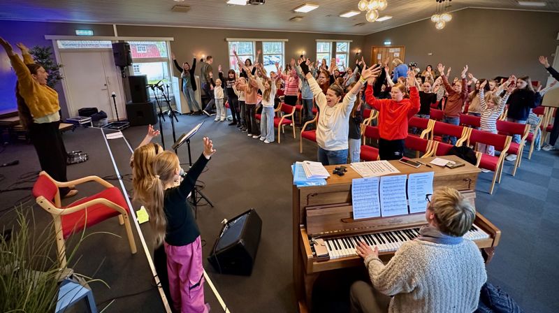 Flere Soul Church-kor øvde sammen på lørdagen og opptrådte på festgudstjenesten dagen etter. Foto: Ivar Barane