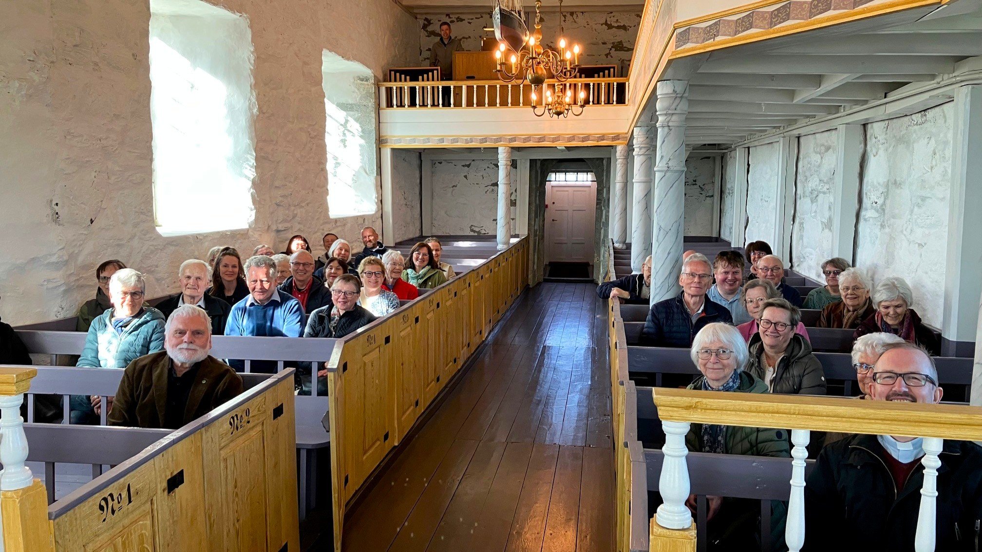 Kyrkjesafari sto på programmet laurdag, med besøk i blant anna Orre gamle kyrkje.