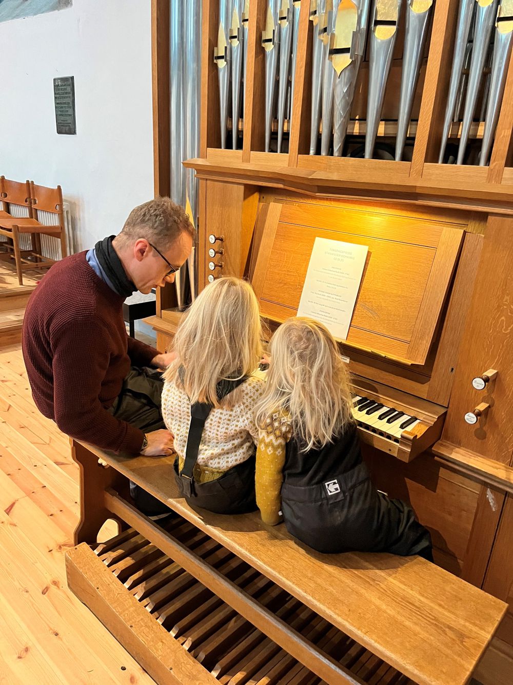 Barnas katedral i Domkirken og mulighet for å prøve orgelet sammen med domkantor Arnfinn Tobiassen.