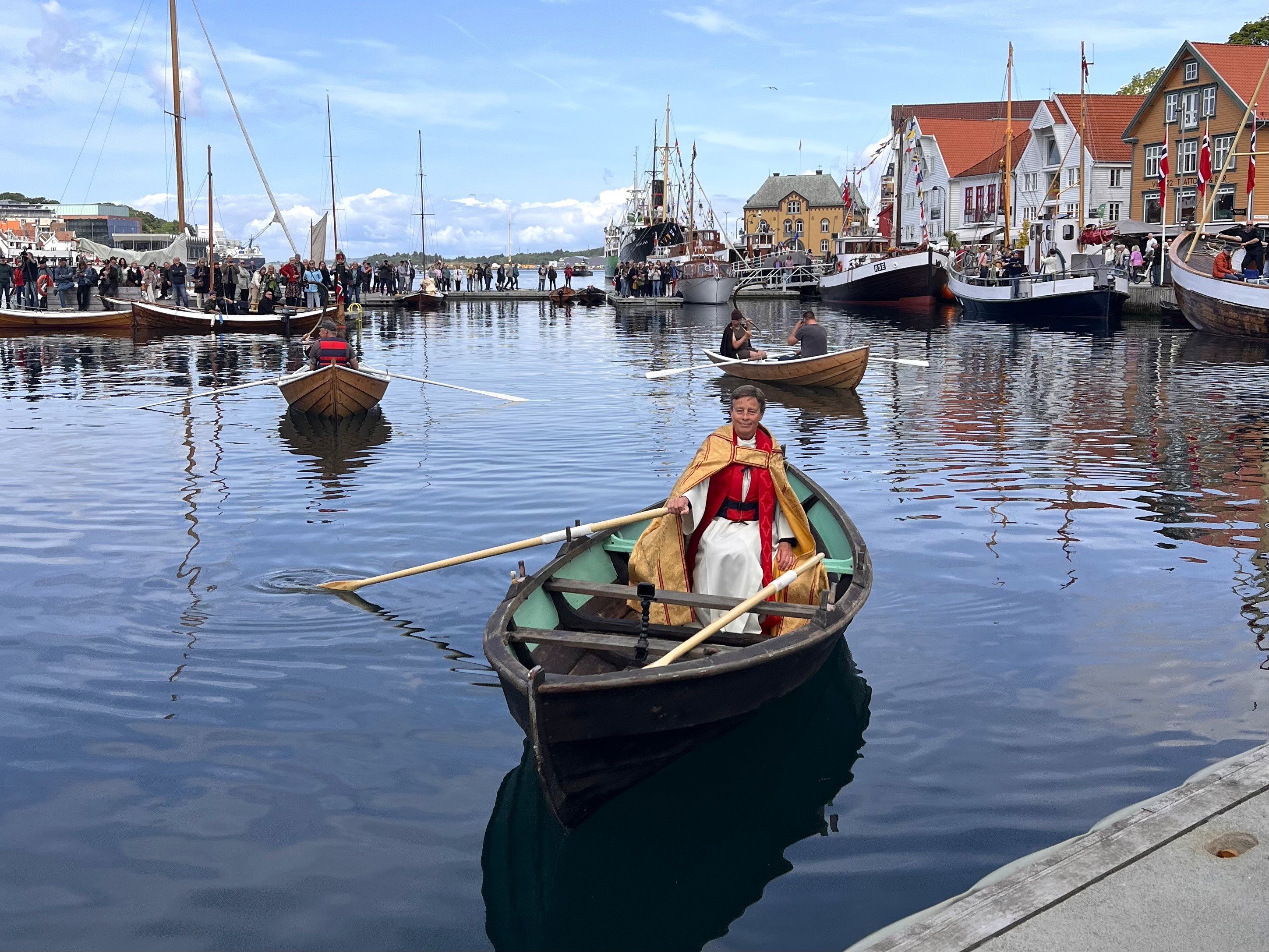 Biskopen ankommer Vågen