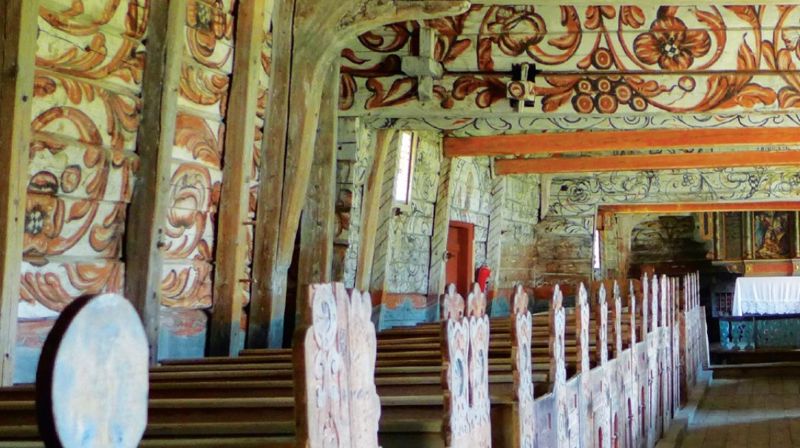 Årdal gamle kirke fra 1620 er et prakteksempler på Stavangerrenessansen. Prekestol og altertavle er av Gottfried Hendtzschel. Foto: Gunn Heidi Dybdahl