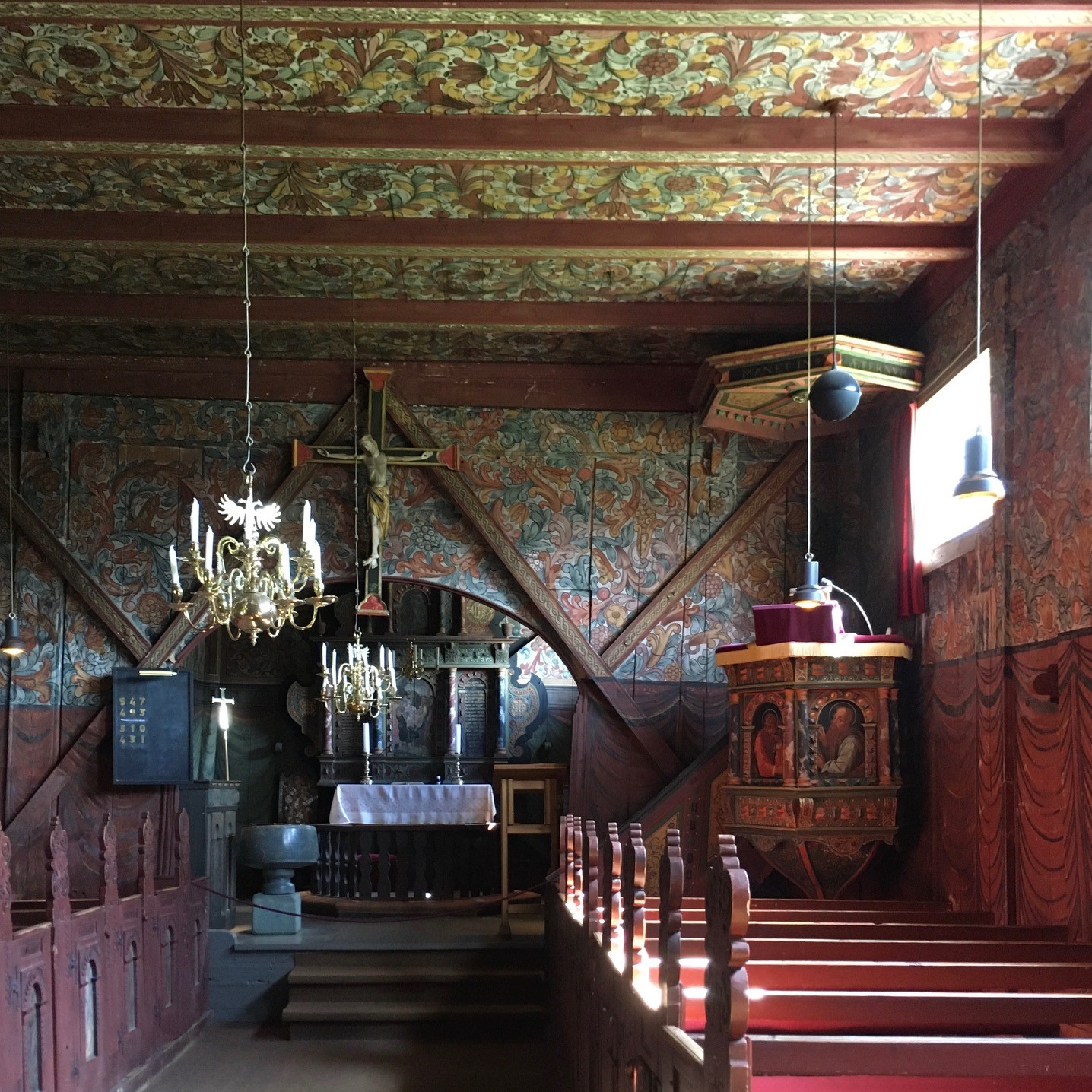 røldal kirke inne