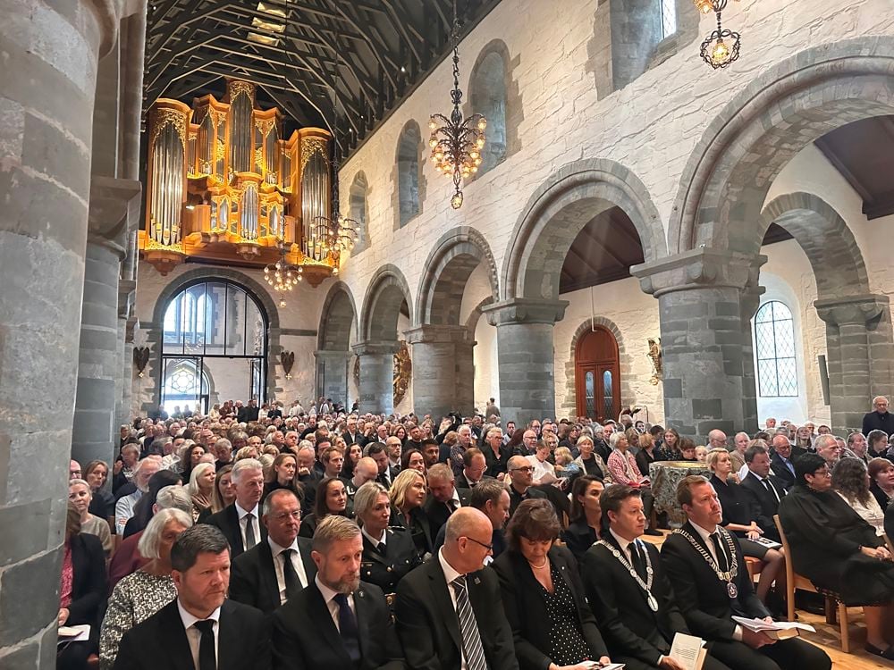 En fullsatt Domkirke sørget over kong Harald.