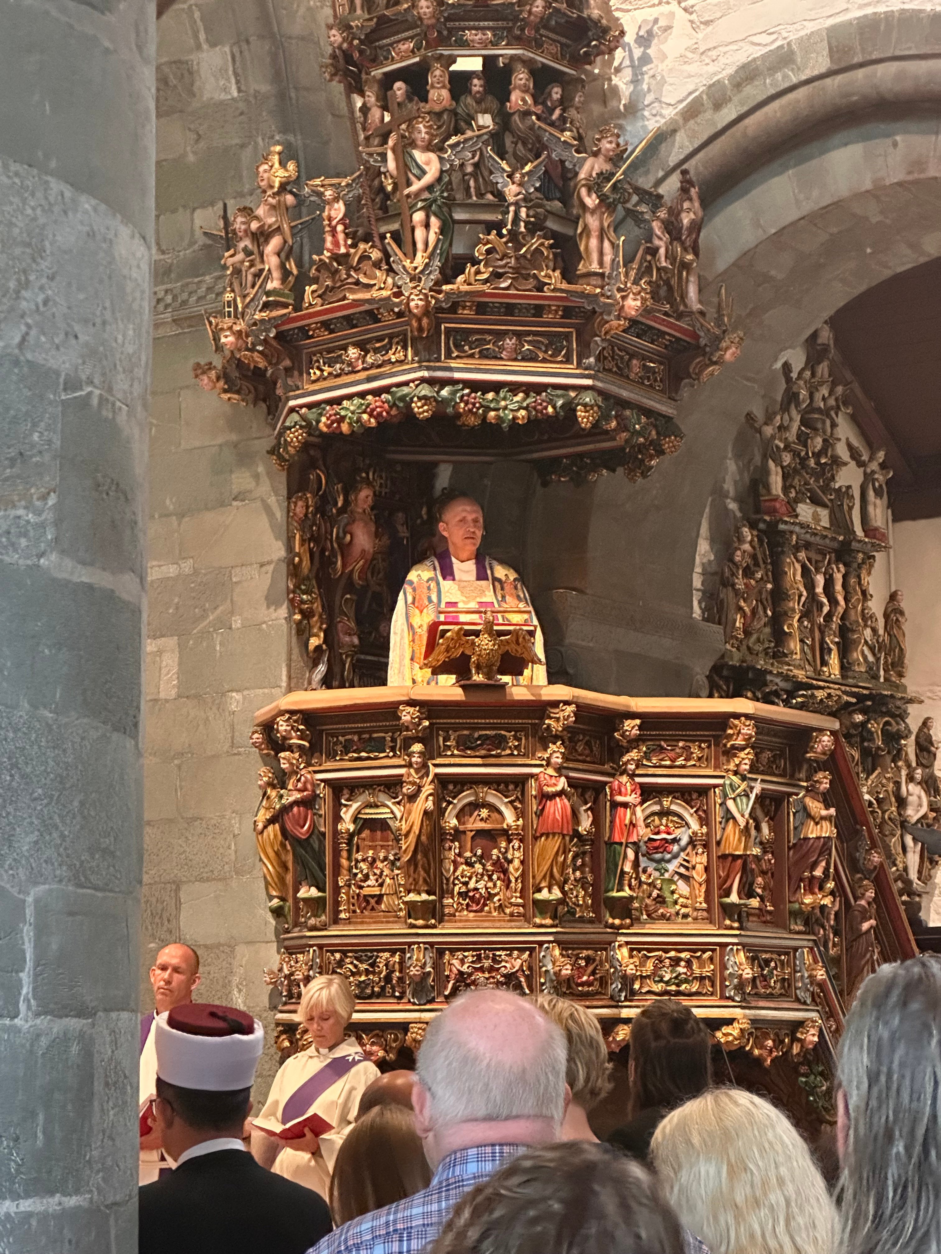 Jesus gledet seg med de glade og gråt sammen med de som var lei seg, sa fungerende biskop Rune