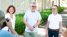 Det var god stemning da juryen møtte pressen tidligere i uken. Ellen Marie Carlsen, Jan Stefan Bengtsson og Øystein Lund Olafsen skal finne tre vinnere i dåpssalmekonkurransen. (Foto: Henrik Guii-Larsen/Tunsberg bispedømmekontor)