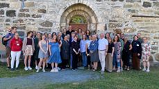 Studenter fra Borg, Oslo, Hamar og Tunsberg sammen med biskoper og andre kirkelig ansatte på Veien til vigslet tjeneste.