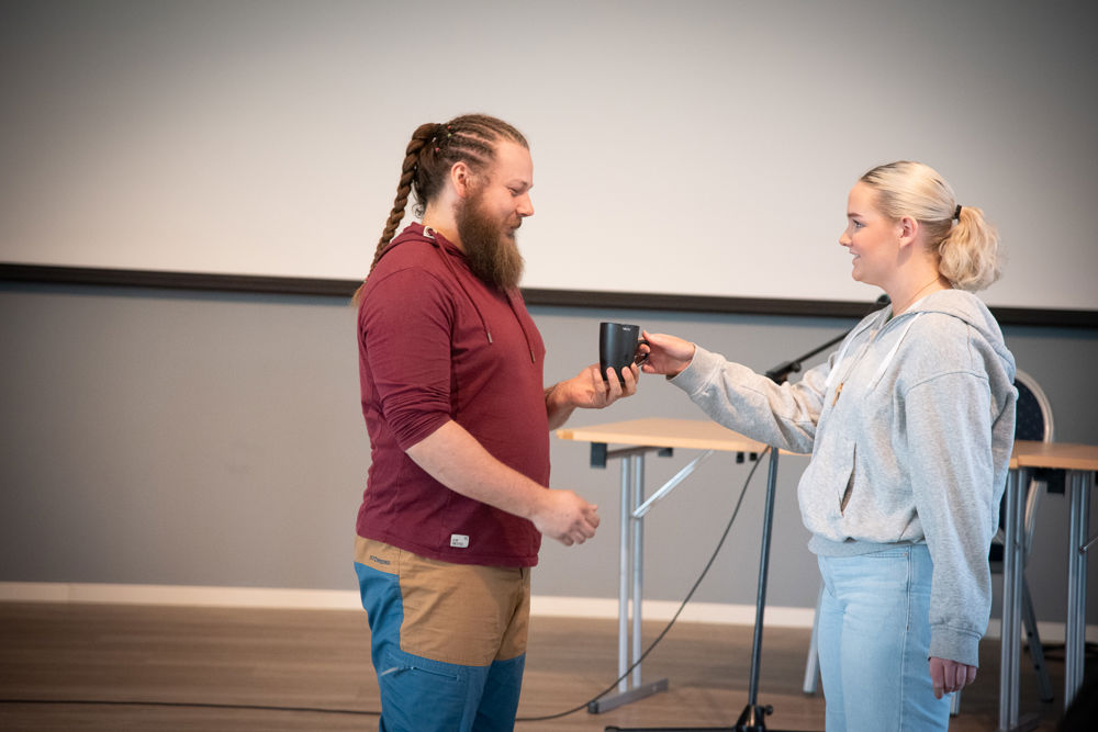 Sondre Karstad har vært leder for Ungdommens bispedømmeråd i en årrekke, og sittet i rådet enda lenger. Han har vært delegat til UBDM hele 13 ganger. For det fortjener han en Tunsberg-kopp (som han har ønsket seg i maaaaange år).