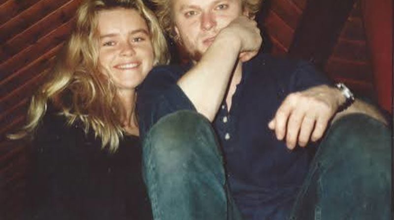 Anette Ostrø sammen med broren Hans Christian Ostrø som ble drept i Kashmir i 1995. Nå har hun laget en dokumentar om livet hans. Foto: Privat
