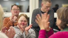 Espen Djupvik (f.v.), Gry Flata og Morten Rustbakken trives i fellesskapet. Foto: Torill Landaasen