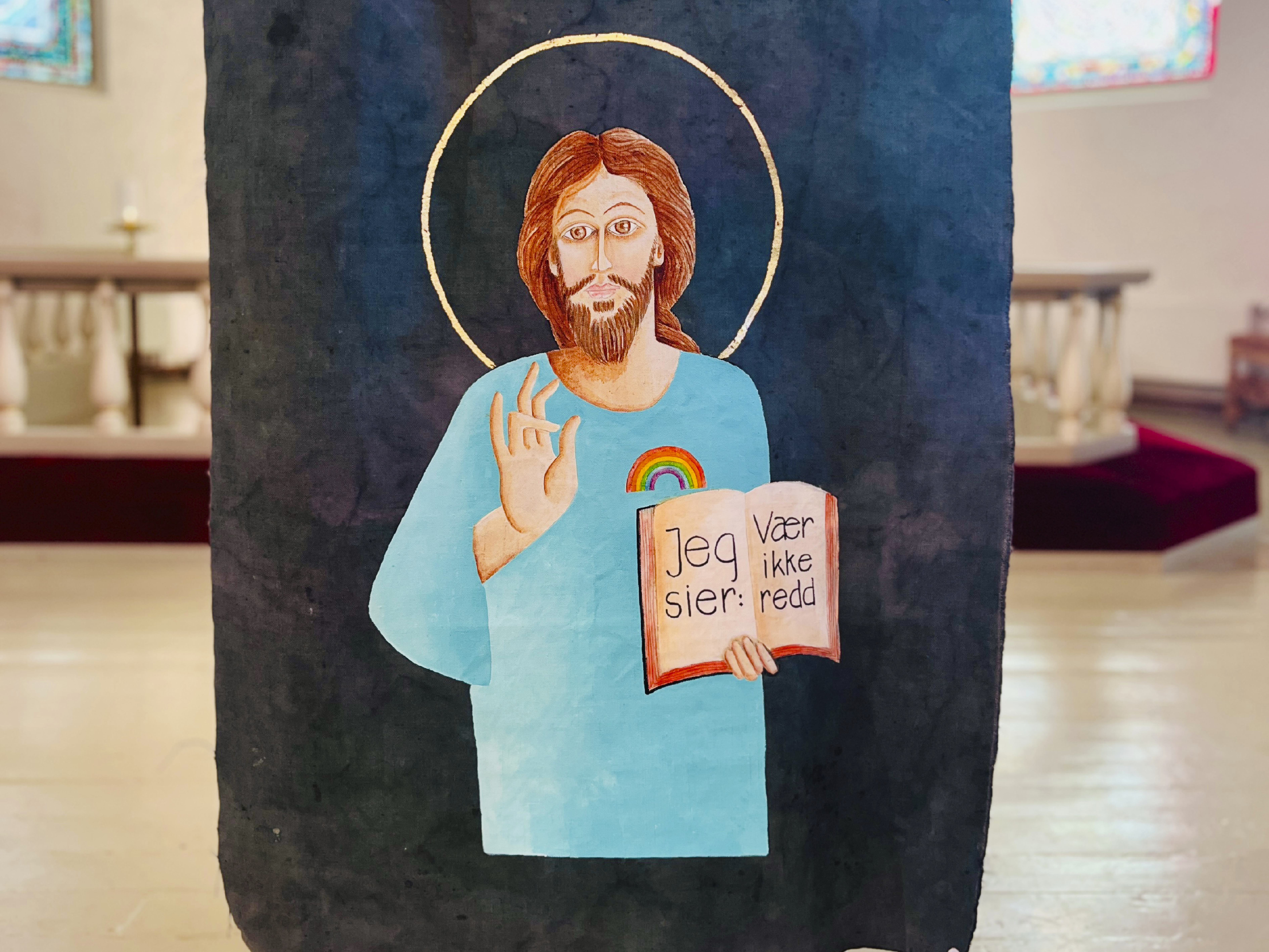 Ikonet over er malt av kunstneren Mats Hermansson som har hatt flere temporære utstillinger i Tunsberg bispedømme.